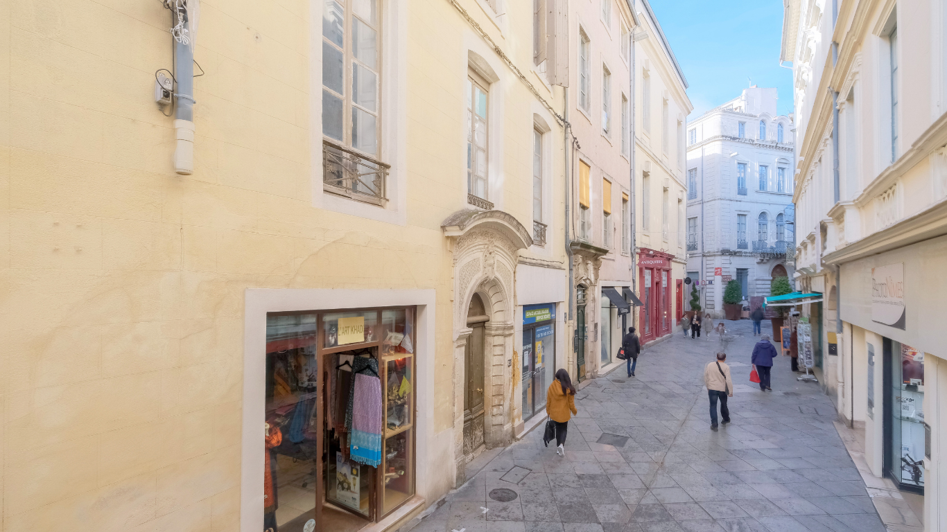 Nîmes (30)